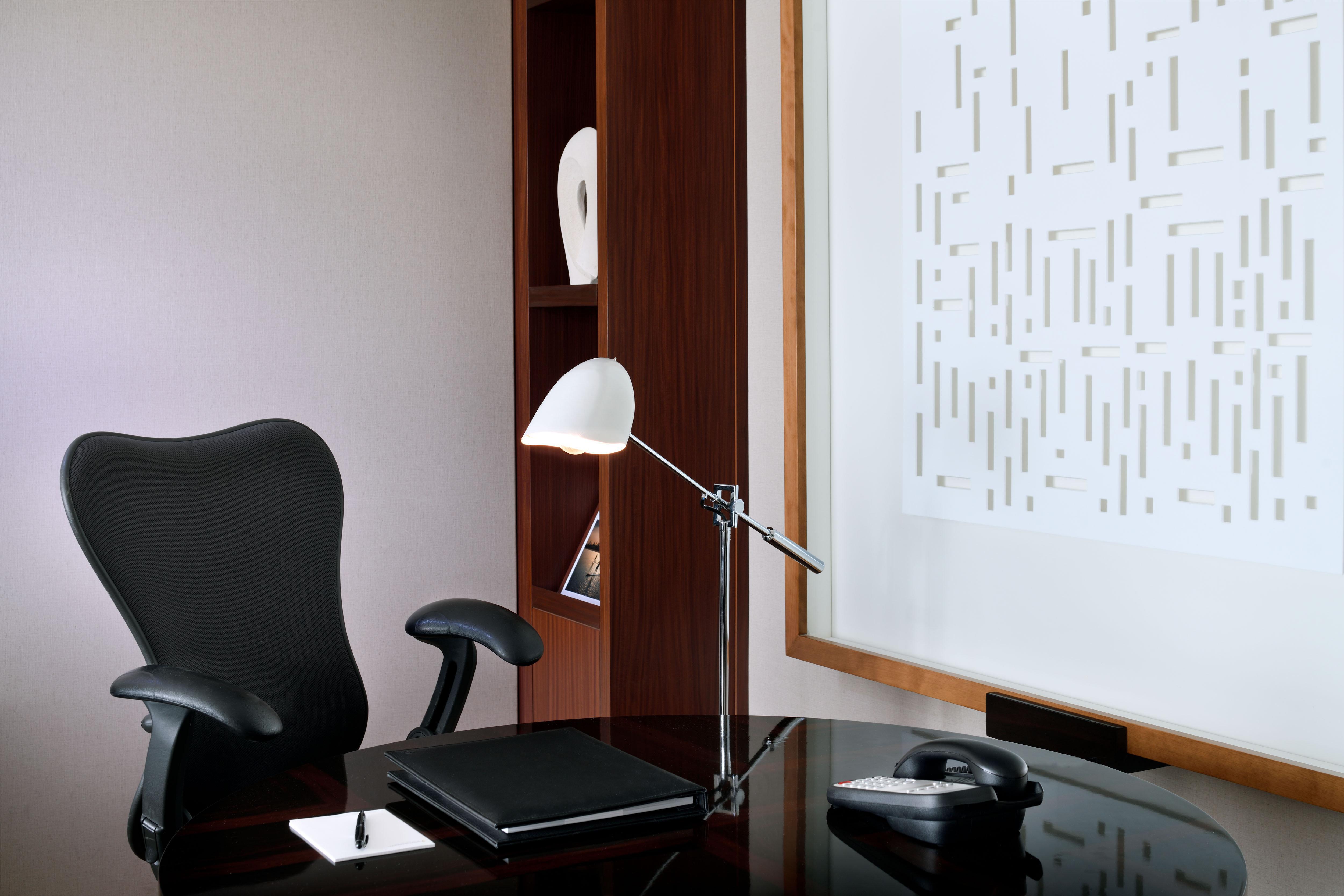 Intercontinental Dubai Festival City By Ihg Екстериор снимка A modern office