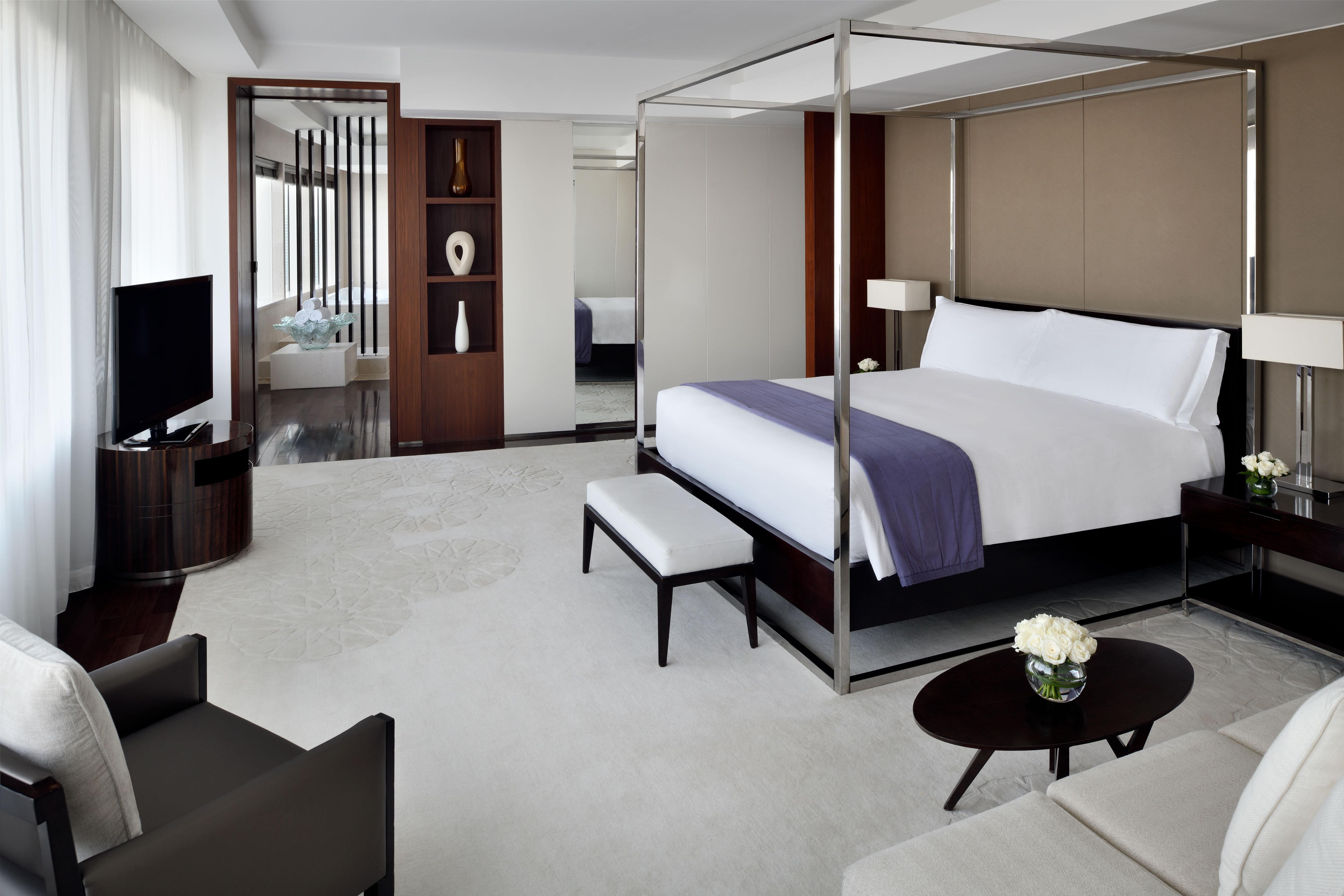 Intercontinental Dubai Festival City By Ihg Екстериор снимка A bedroom at the Four Seasons Hotel