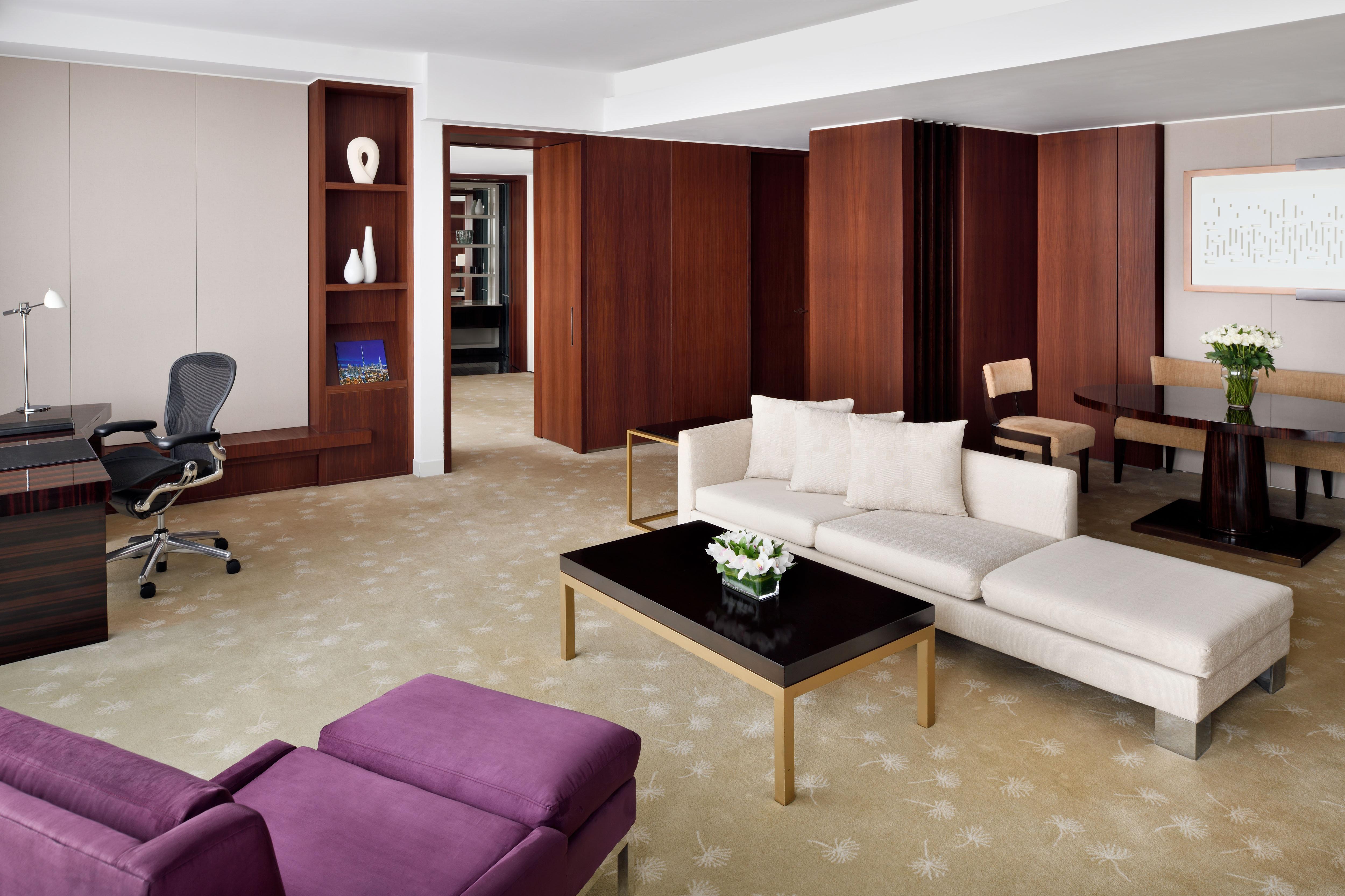 Intercontinental Dubai Festival City By Ihg Екстериор снимка A suite at the Conrad Hilton London St. George's Wharf
