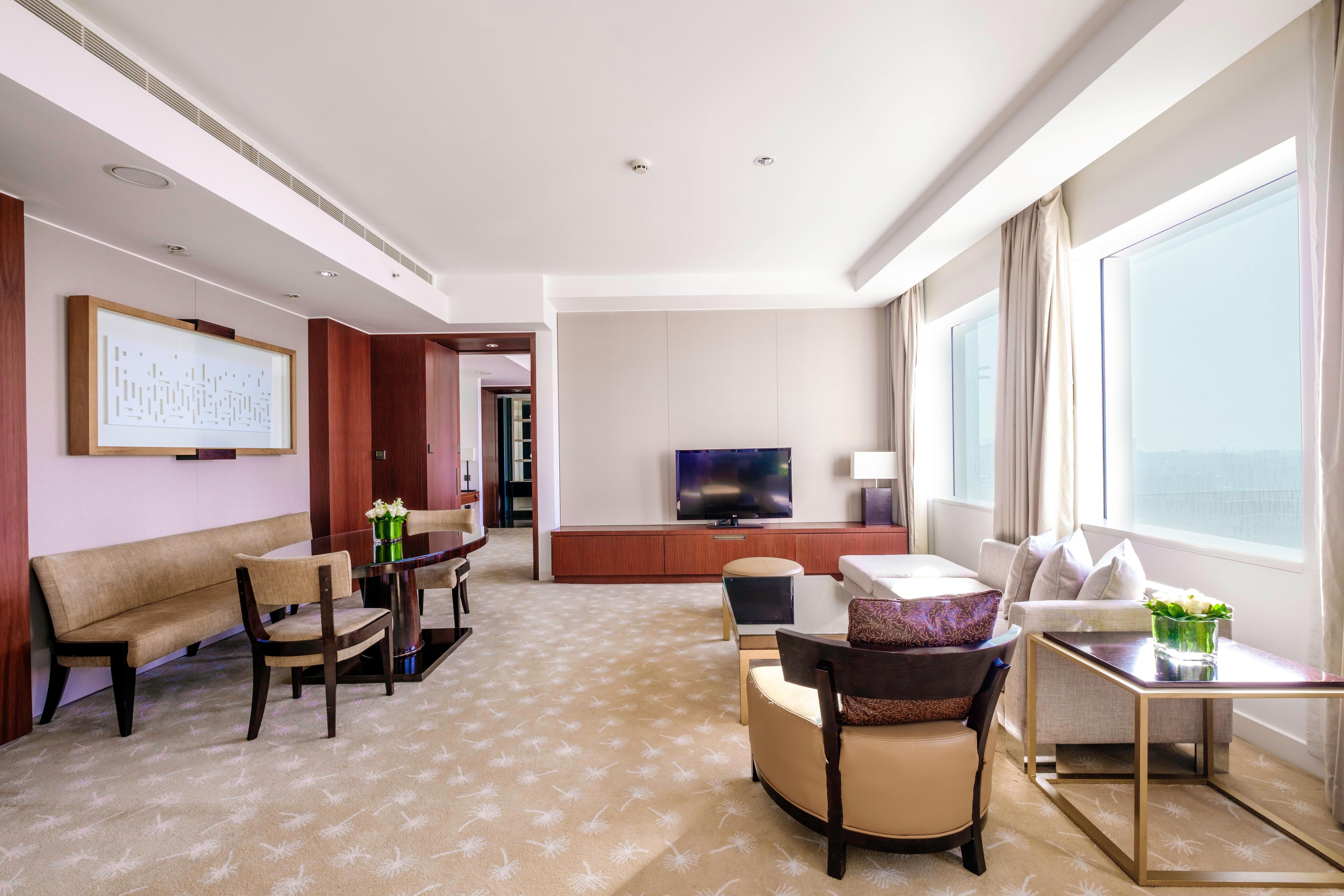 Intercontinental Dubai Festival City By Ihg Екстериор снимка A suite at the hotel
