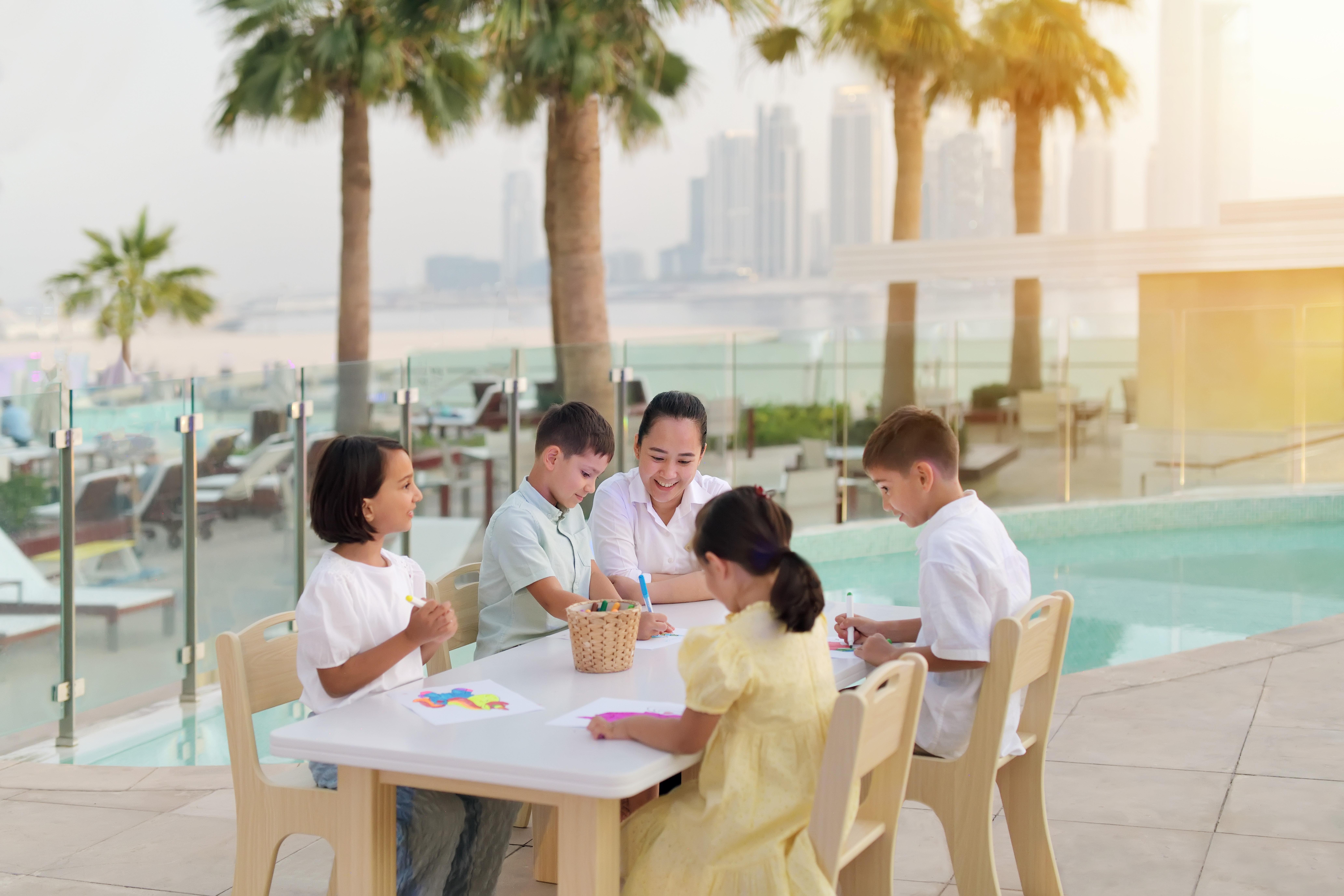 Intercontinental Dubai Festival City By Ihg Екстериор снимка Raffles International School Dubai