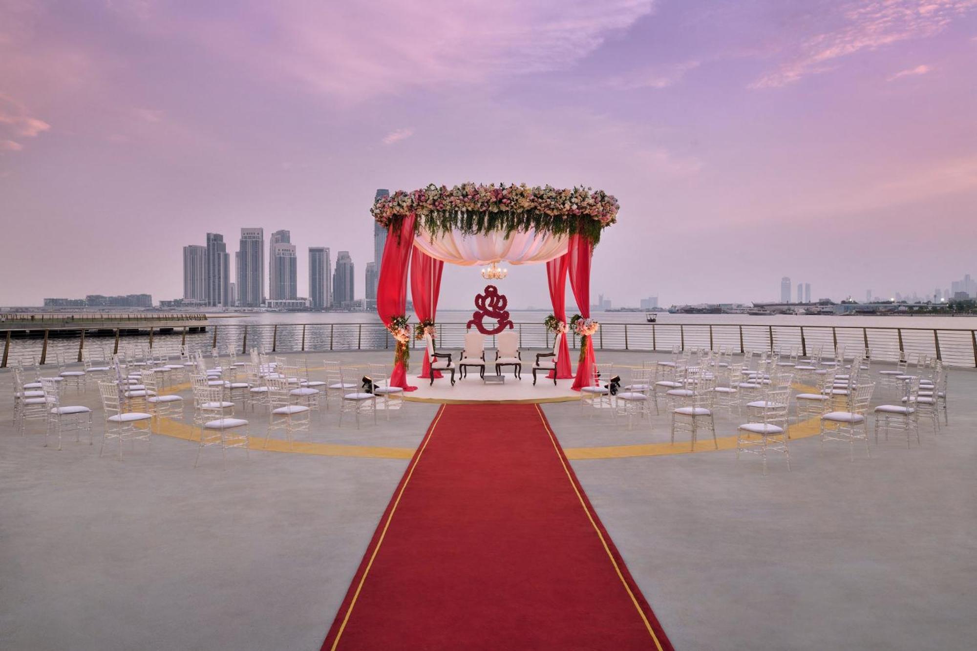 Intercontinental Dubai Festival City By Ihg Екстериор снимка The Wedding Deck