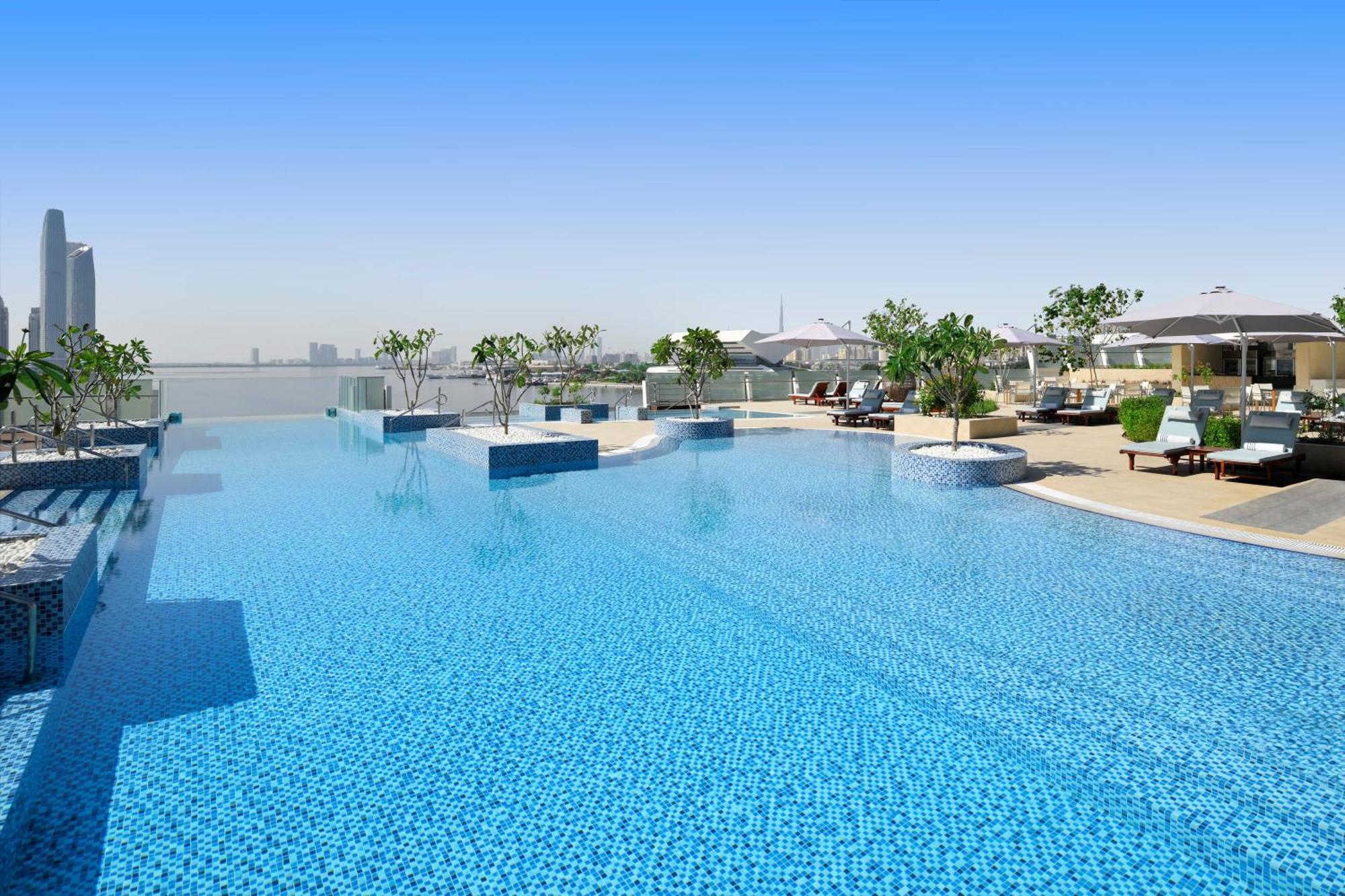 Intercontinental Dubai Festival City By Ihg Екстериор снимка The swimming pool at the Address Downtown