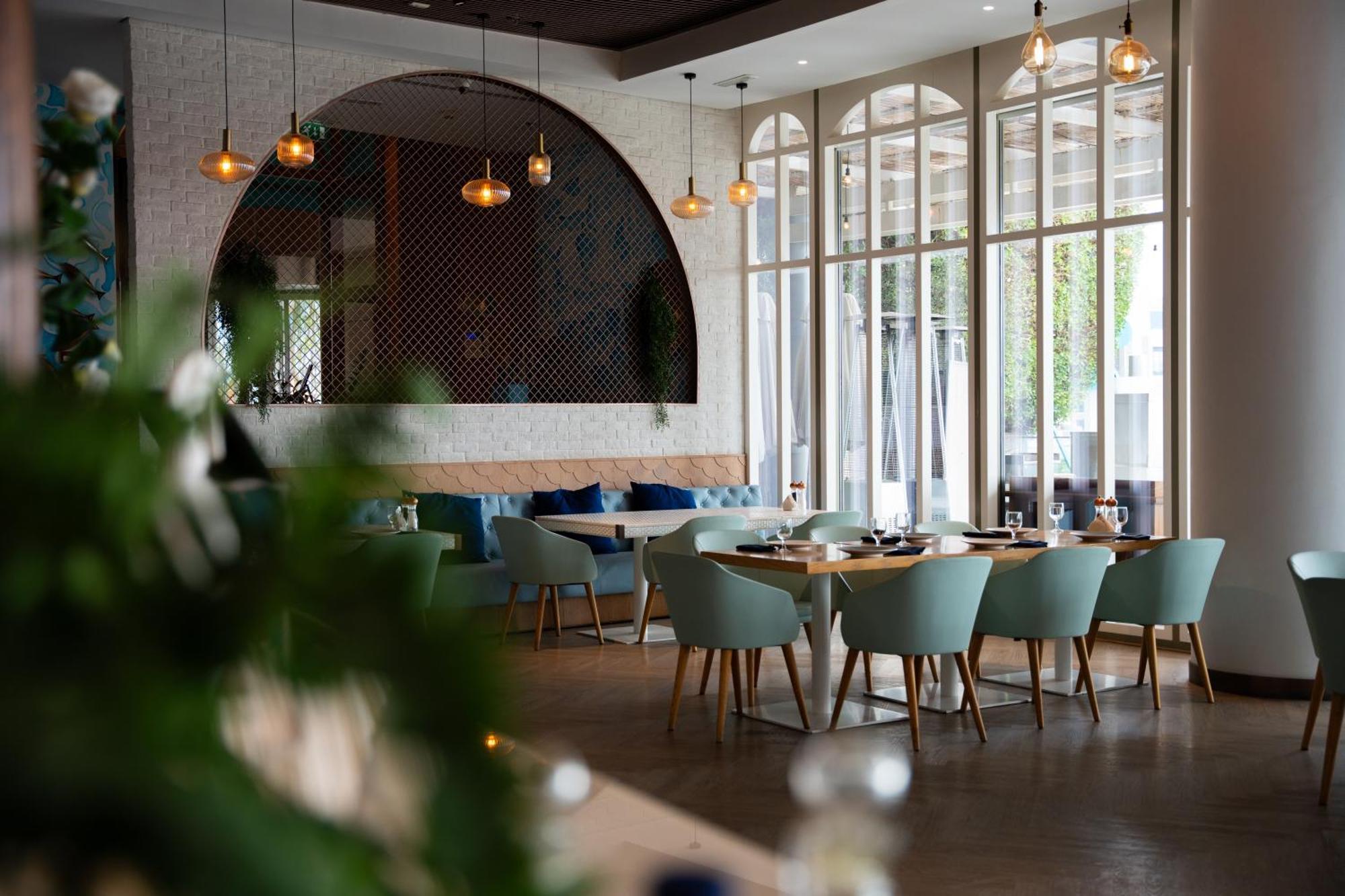 Intercontinental Dubai Festival City By Ihg Екстериор снимка Restaurant interior