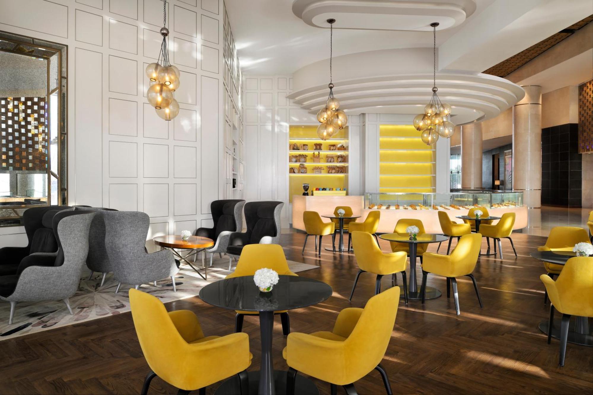 Intercontinental Dubai Festival City By Ihg Екстериор снимка The Lounge at the airport