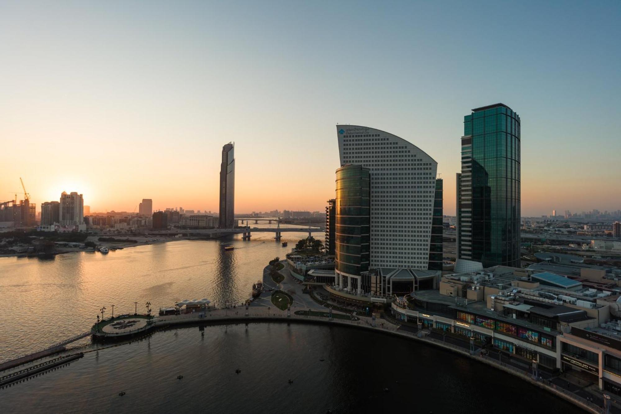 Intercontinental Dubai Festival City By Ihg Екстериор снимка View of the complex