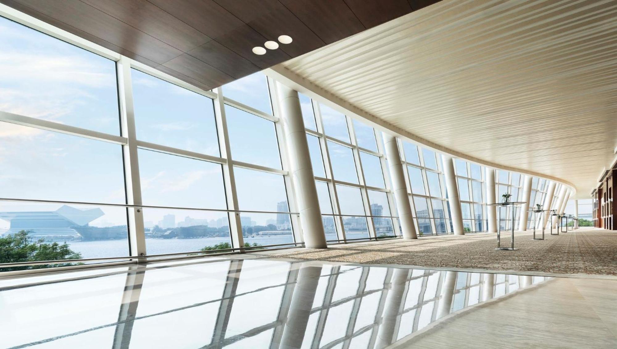 Intercontinental Dubai Festival City By Ihg Екстериор снимка Interior of the Hong Kong Convention and Exhibition Centre