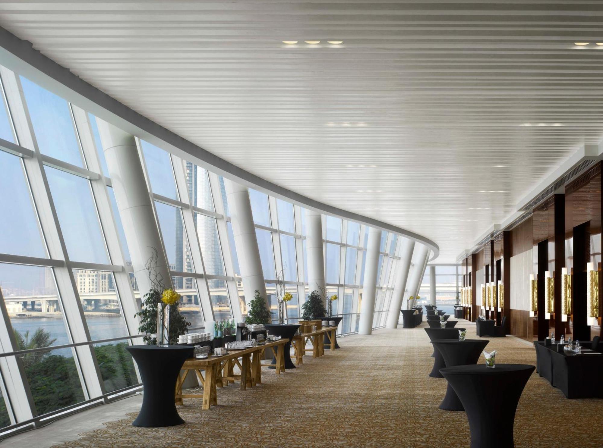 Intercontinental Dubai Festival City By Ihg Екстериор снимка The 360° Sky Lounge