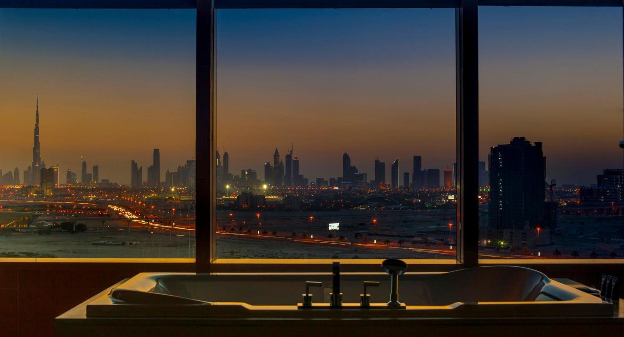 Intercontinental Dubai Festival City By Ihg Екстериор снимка View from the bathroom